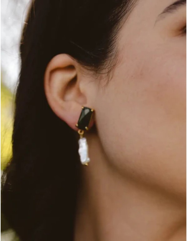 Pendientes pequeños con piedra y perla irregular 2
