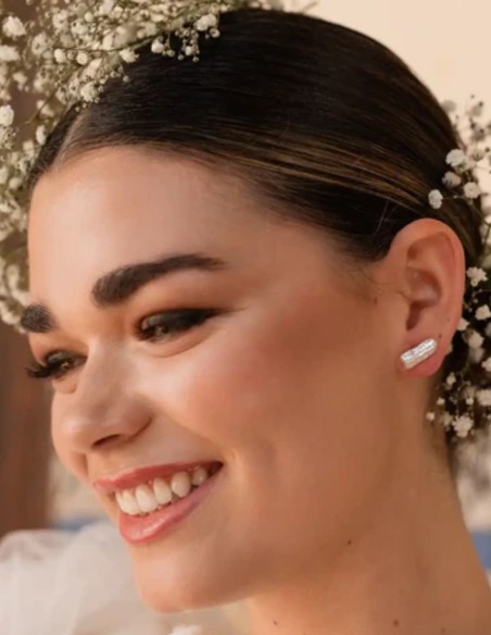 Pendientes pequeños y alargados de perla