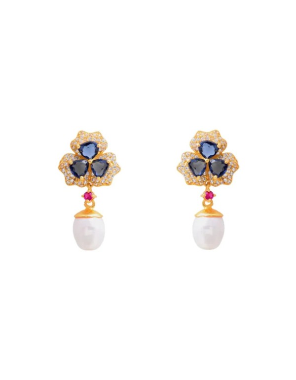Earrings with clover and pearl design