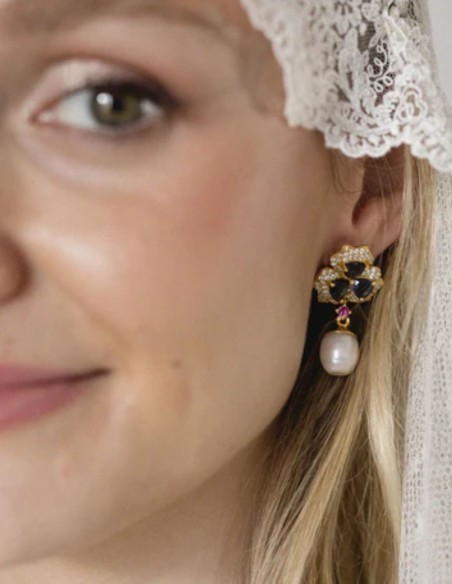 Pendientes con diseño de trébol y perla