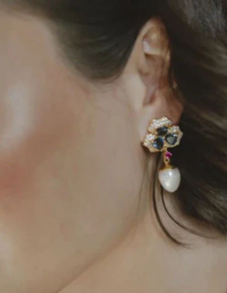 Pendientes con diseño de trébol y perla