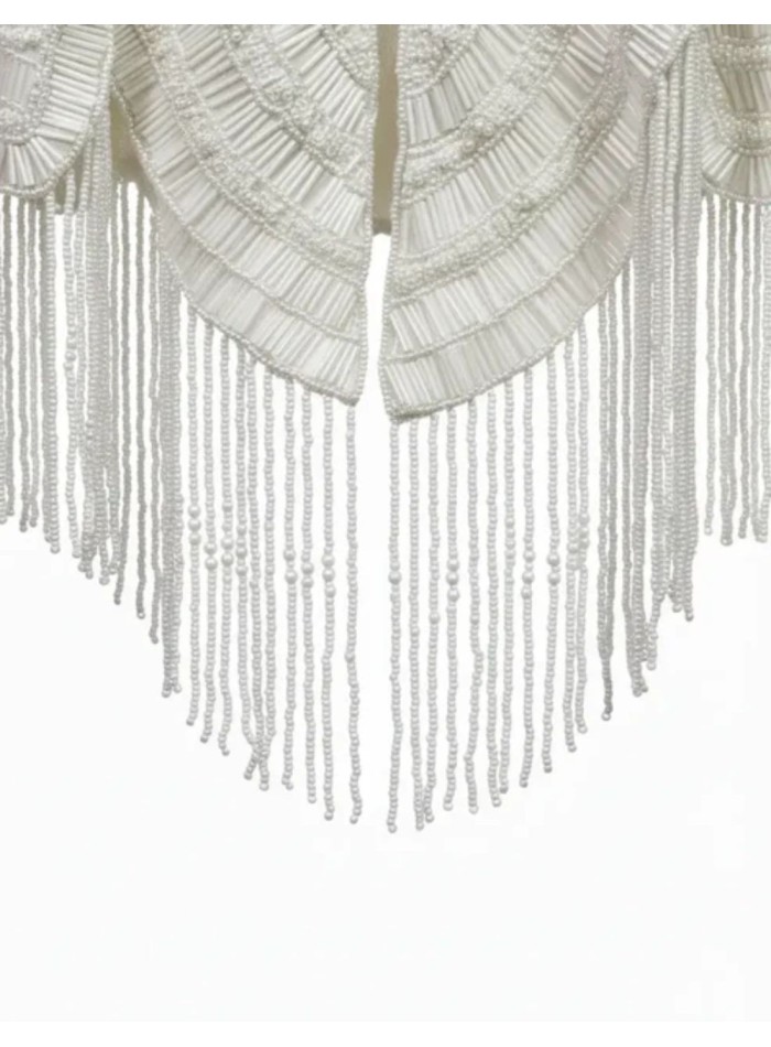 Cape de mariée avec broderie perlée aux lignes...