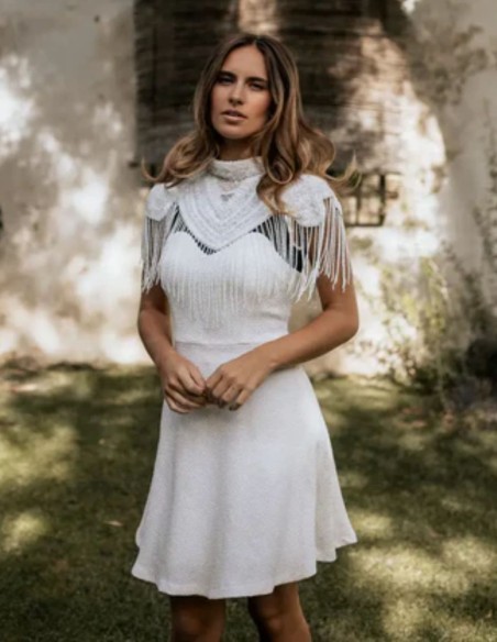 Capa de novia con bordado de cuentas en líneas delicadas para eventos