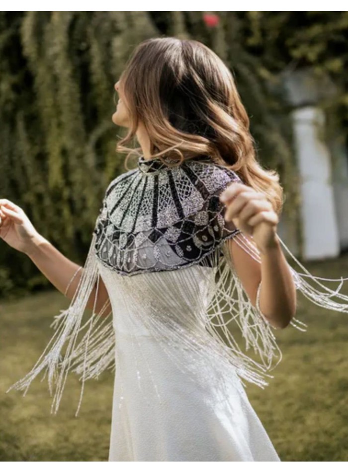 Cape ornée de bijoux avec broderie de...