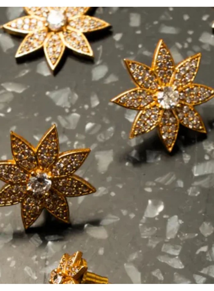 Large flower shaped earrings with zircons