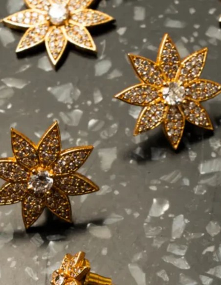 Large flower shaped earrings with zircons