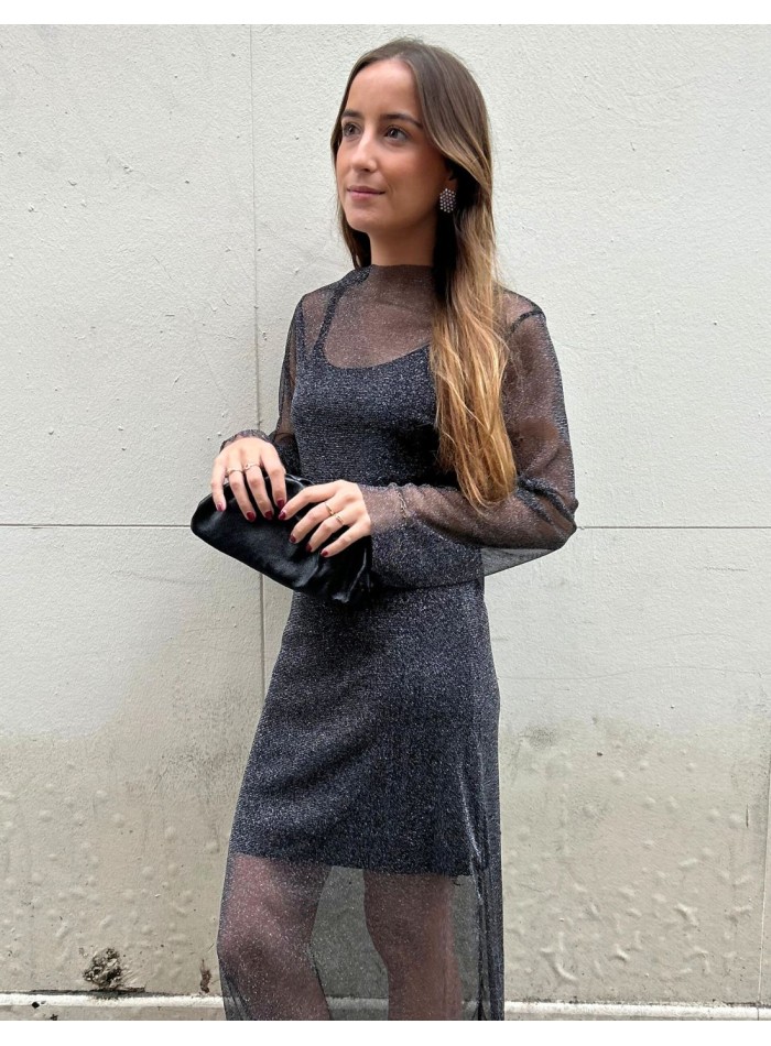 Vestido largo con tejido de brillo y transparencias