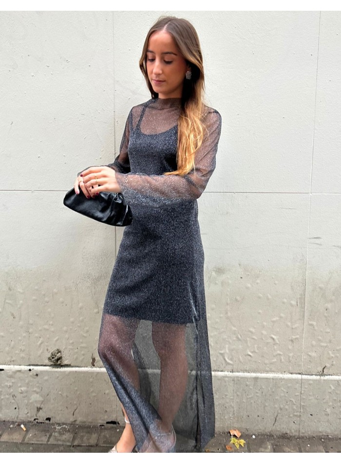 Robe longue avec tissu brillant et transparences