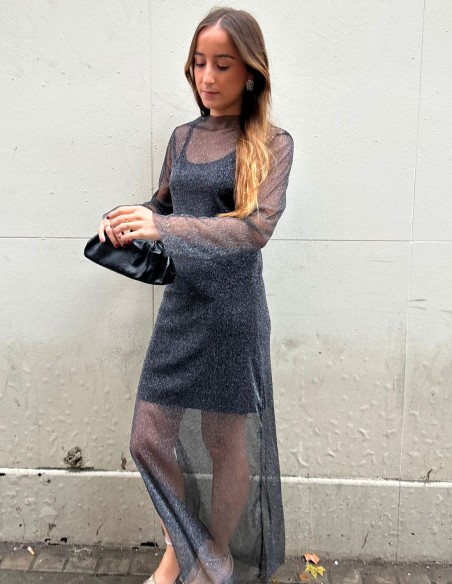 Robe longue avec tissu brillant et transparences