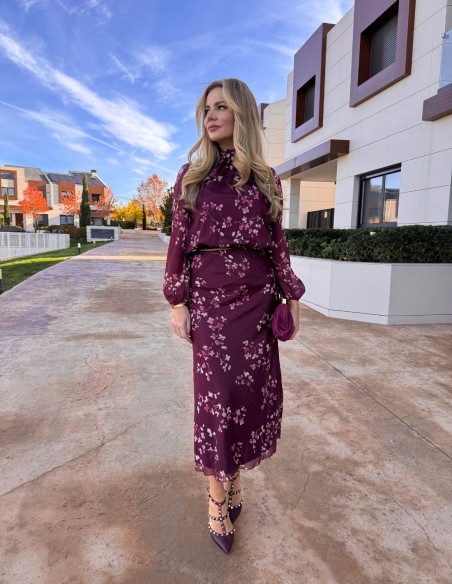 Conjunto de dos piezas con estampado floral de color granate