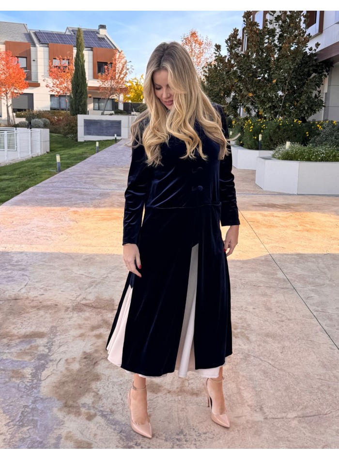 Kimono de terciopelo con detalle de botones invitada