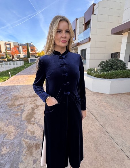 Velvet kimono with button details