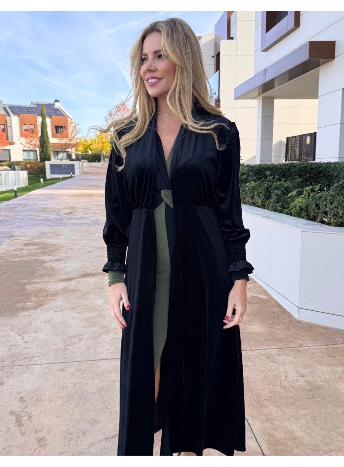 Kimono de terciopelo negro para invitada