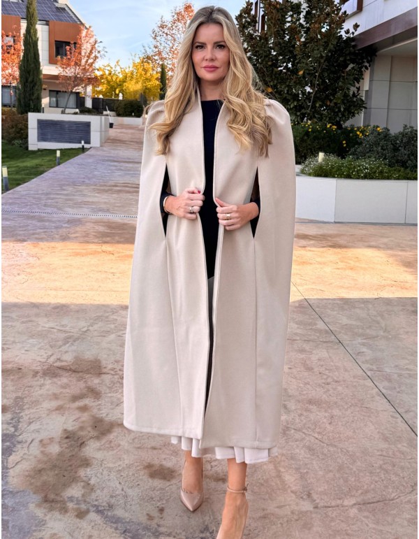 Cape beige à manches bouffantes