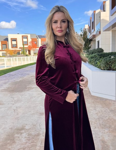 Velvet kimono with maroon button details