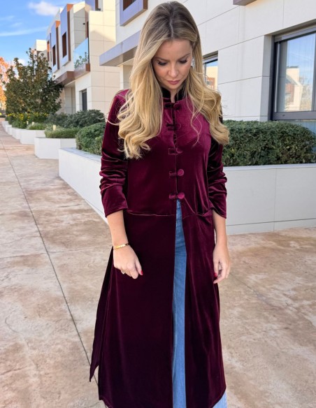 Kimono de terciopelo con detalle de botones granate