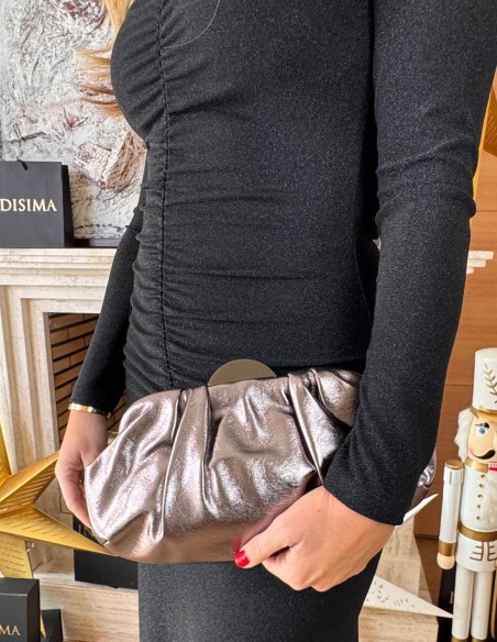 Bolso de mano para invitada metalizado en bronce