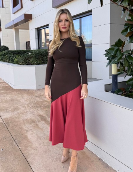 Vestido midi marrón bicolor con bajo de volante