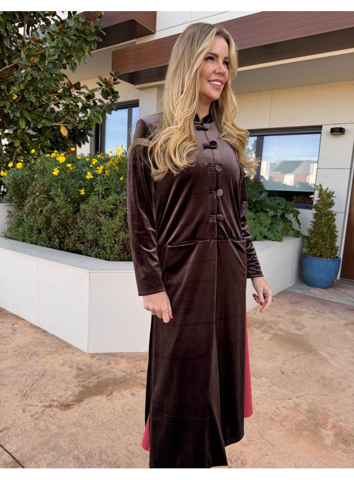 Velvet kimono with brown button details