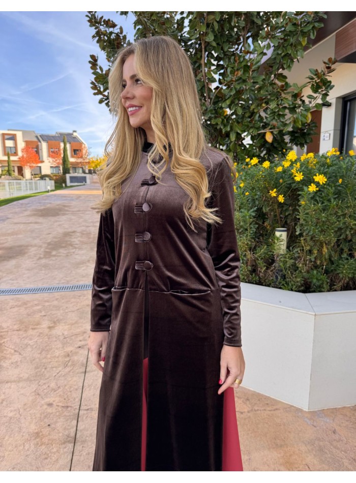 Velvet kimono with brown button details