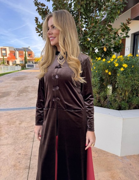 Velvet kimono with brown button details