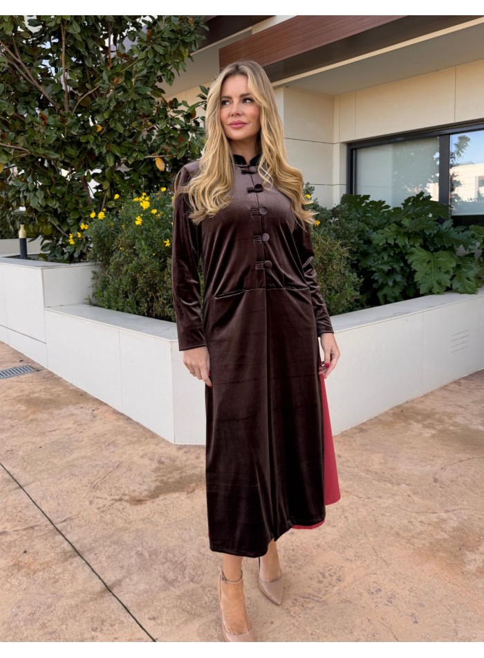 Velvet kimono with brown button details