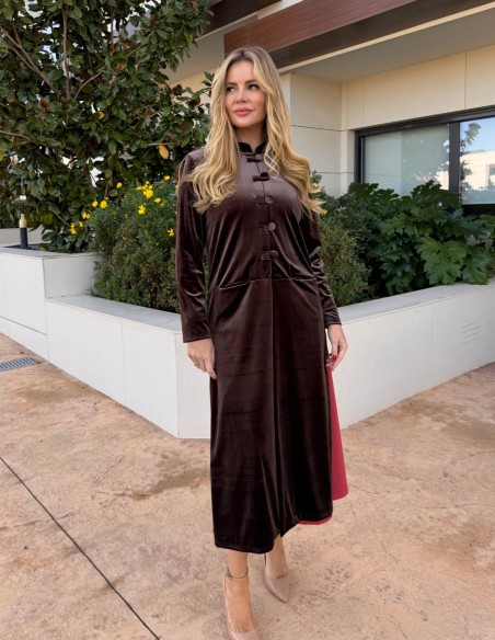 Velvet kimono with brown button details