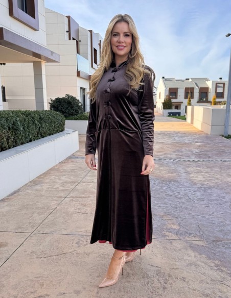 Velvet kimono with brown button details