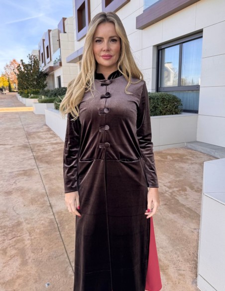 Velvet kimono with brown button details