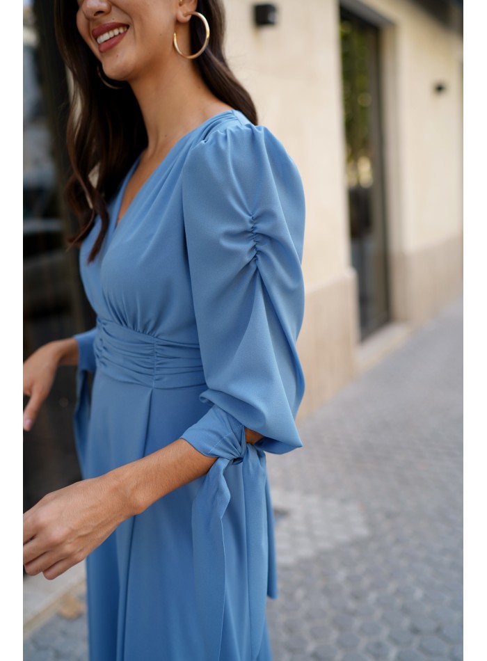 Robe midi bleu clair avec décolleté en V et...