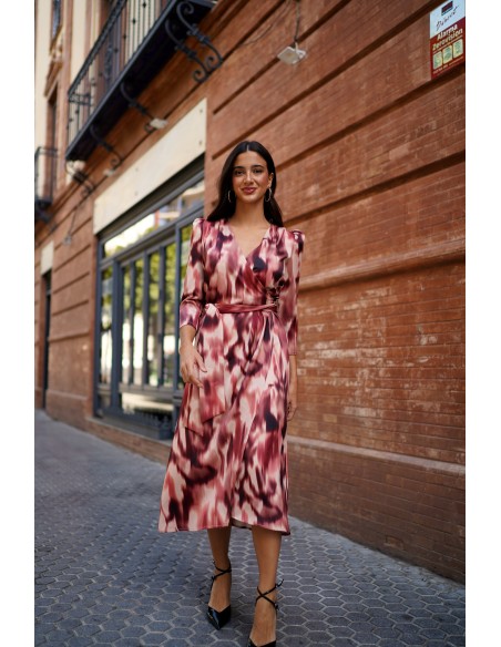 Robe midi croisée imprimée marron avec manches longues et ceinture