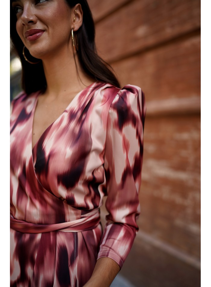 Vestido cruzado midi marrón estampado con manga larga y cinturón para invitadas