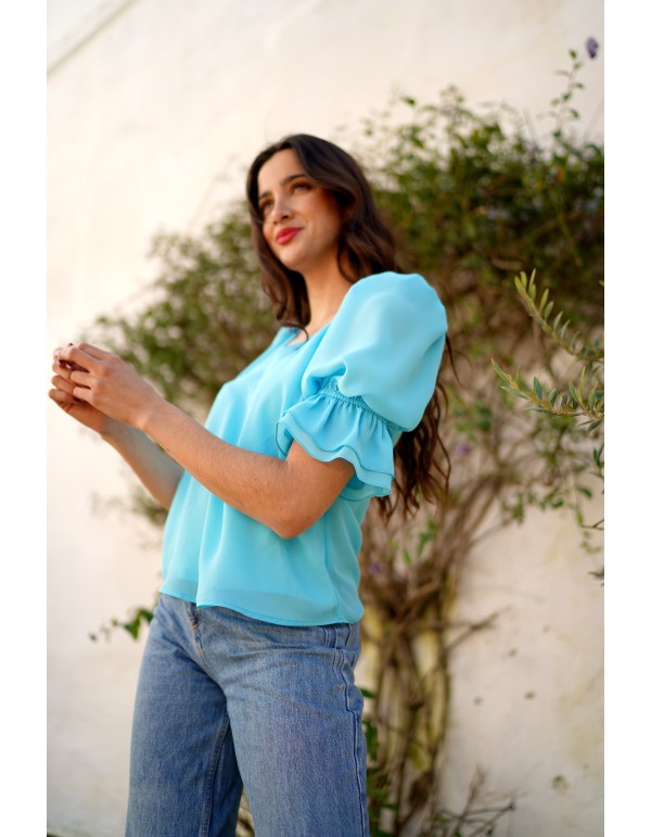 Blusa aguamarina con volantes en mangas 2