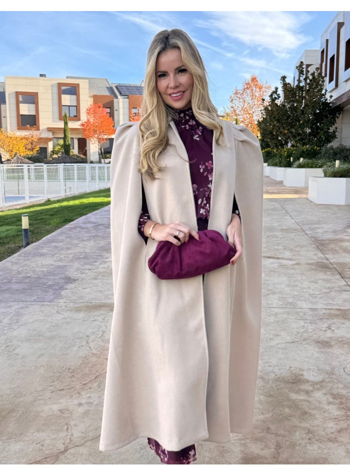 Cape en tissu beige avec manches bouffantes