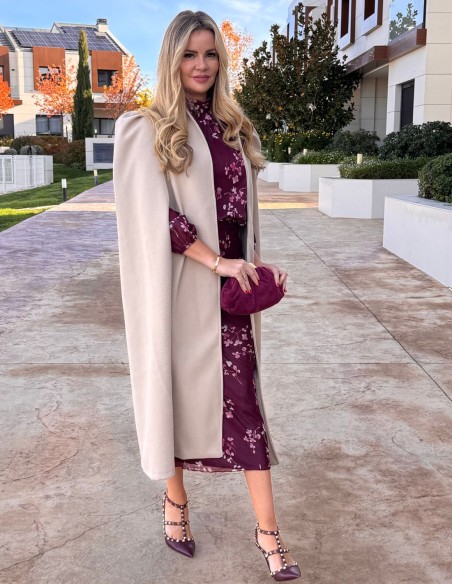 Beige cloth cape with puffed sleeve