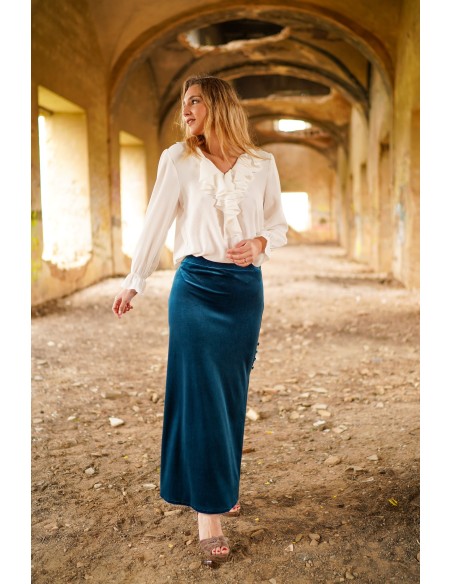 Raw blouse with ruffles and long sleeves