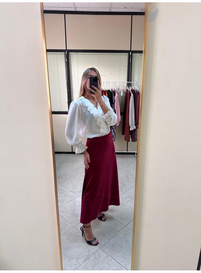 Blusa cruda con volantes y manga larga para cenas de empresa