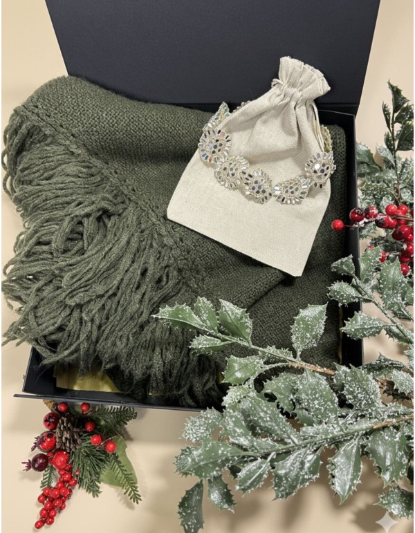 Caja de regalo 07. Poncho con flecos + choker