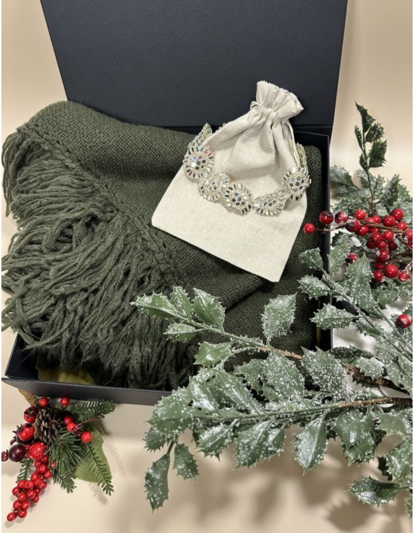 Caja de regalo 07. Poncho con flecos + choker 2