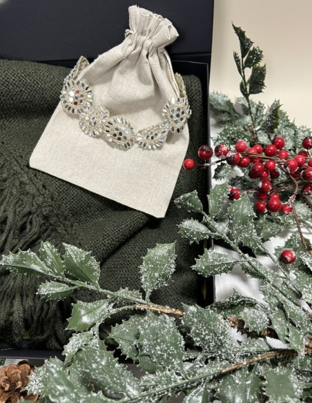 Gift box 07. Poncho with bangs + choker