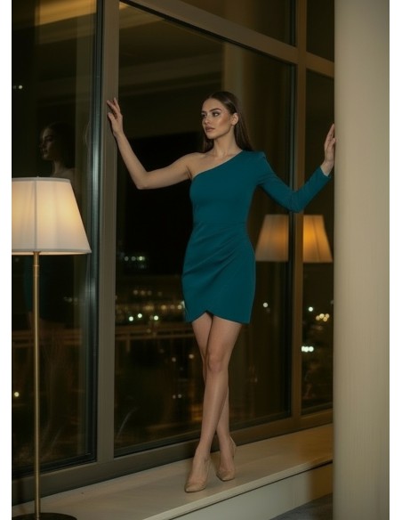 Robe courte verte avec encolure asymétrique et fermeture éclair invisible