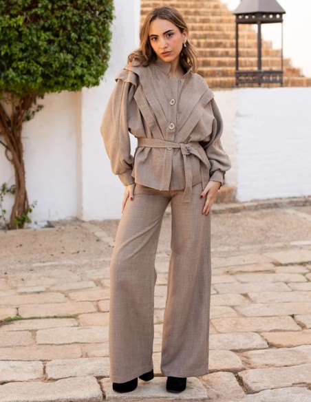 Veste beige à manches chauve-souris