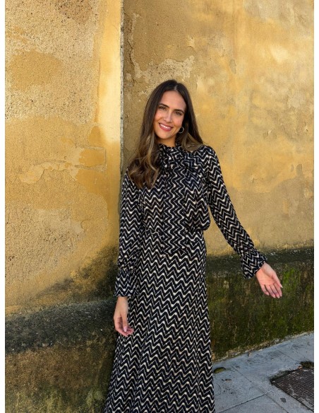 Black zigzag blouse with neck bow and long sleeves