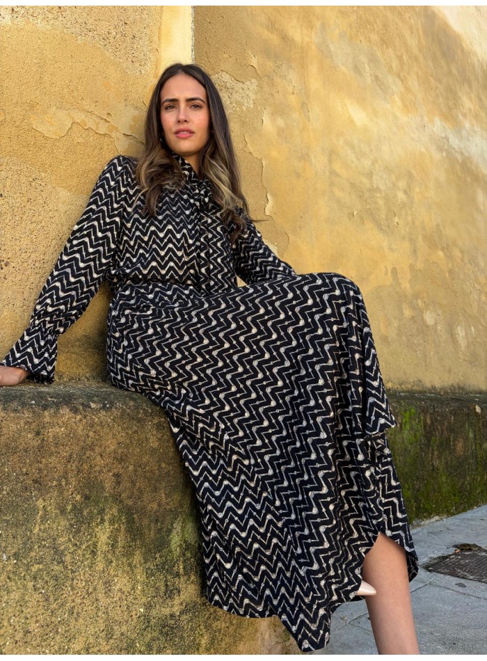 Black zigzag midi skirt with a flared cut