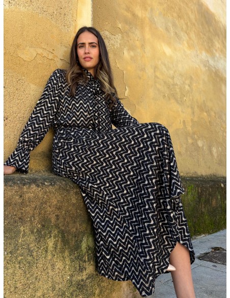 Black zigzag midi skirt with a flared cut