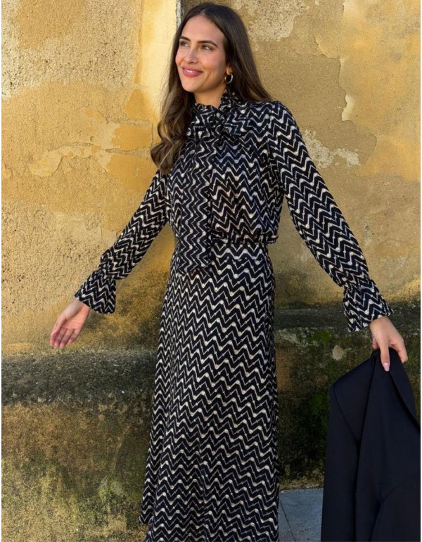 Jupe midi noire à coupe évasée en zigzag