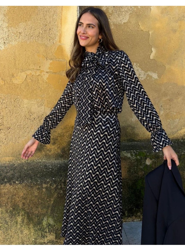 Falda midi de punto negra con estampado geométrico