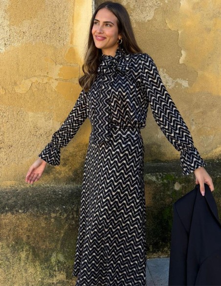 Falda midi de punto negra con estampado geométrico