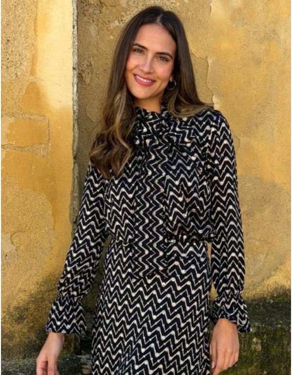 Black zigzag blouse with neck bow and long sleeves