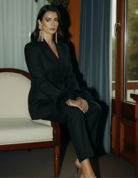 Blazer oversized estructurada con detalle de plumas para cenas de empresa